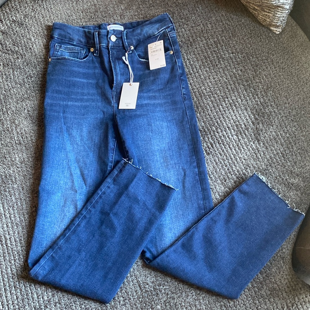 Good American “always fits” high rise slim Jean in Indigo.